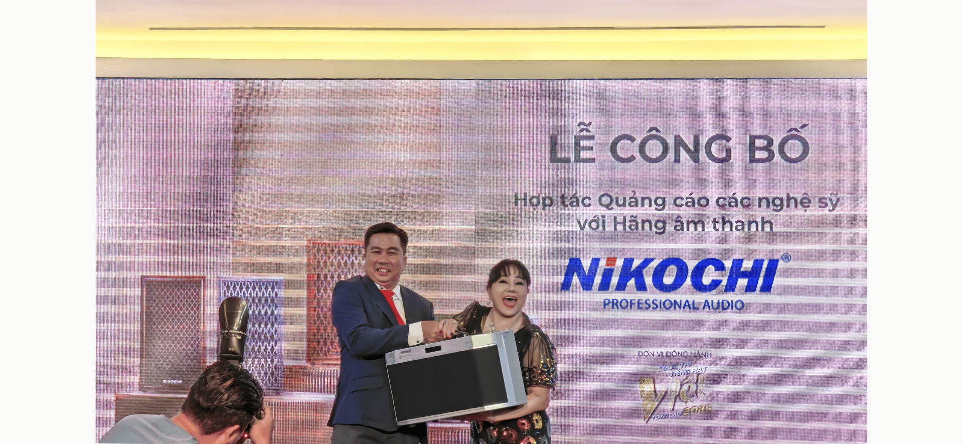 ong khoa gd nikochi tang dan am thanh cho danh ca ngoc anh